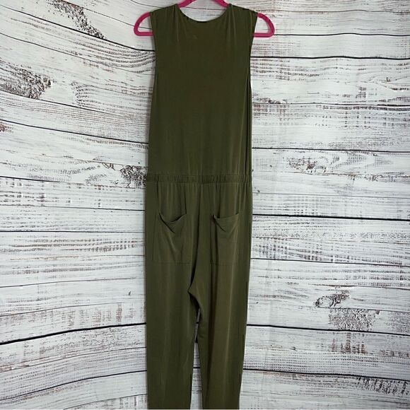 HeartLoom jumpsuit  Womens size Medium Rivky surplice Olive Green V Neck - Picture 4 of 11